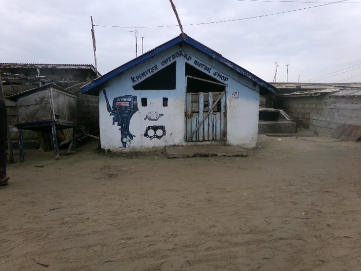 Outboard motor repair shop in Akplabanya
